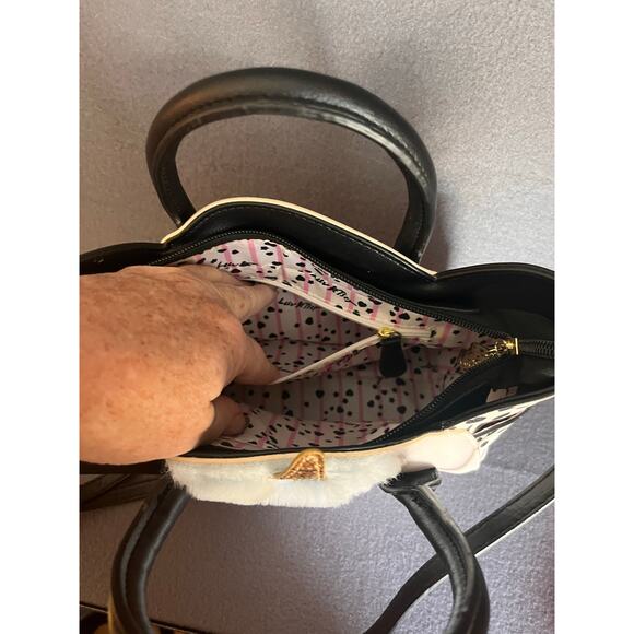 Betsey Johnson Cream and Black Cat Shoulder Bag - Picture 4 of 9
